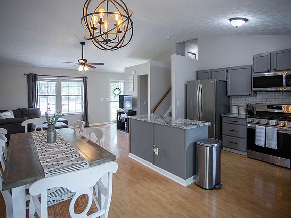 3rd image of 560 Grouse Ct