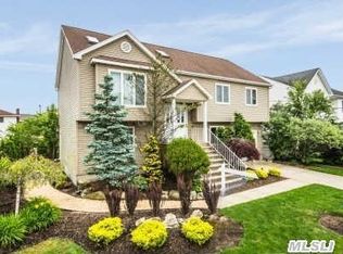 2901 Shore Rd, Seaford, NY 11783