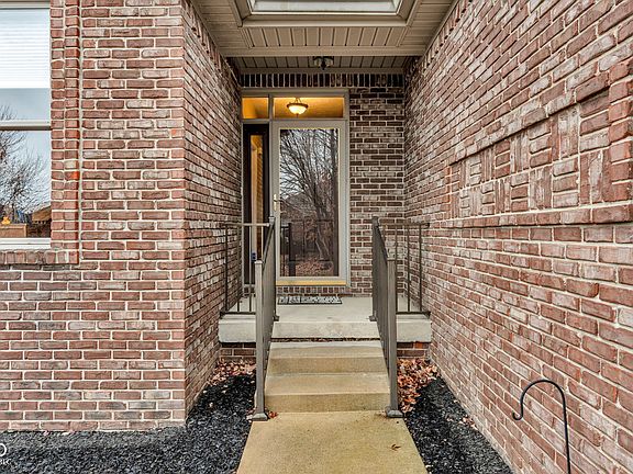 3rd image of 462 Glenview Dr