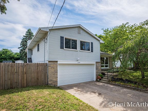 3rd image of 1644 Aberdeen St NE