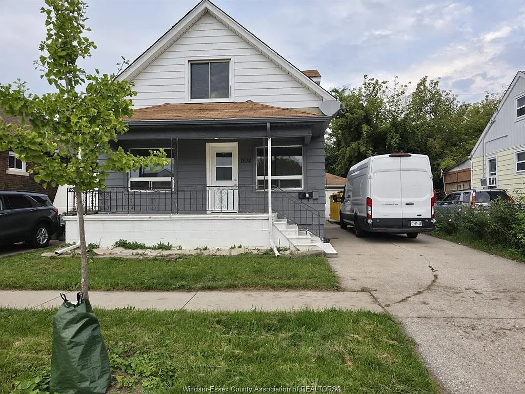 3 bed, $2,000 — Photo 1