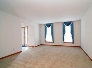 3084 Sandalwood Ct, Aurora, IL 60504