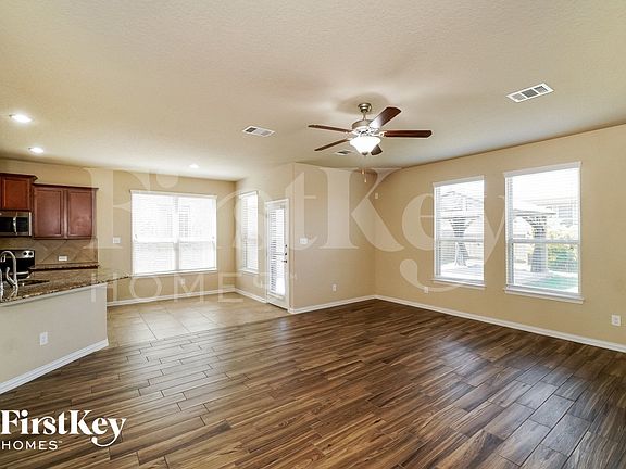 3rd image of 1914 Jamie Ln