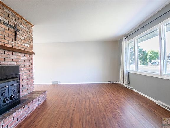 3rd image of 305 19th St W