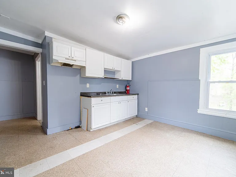 351 N Laurel St #B — Photo 3