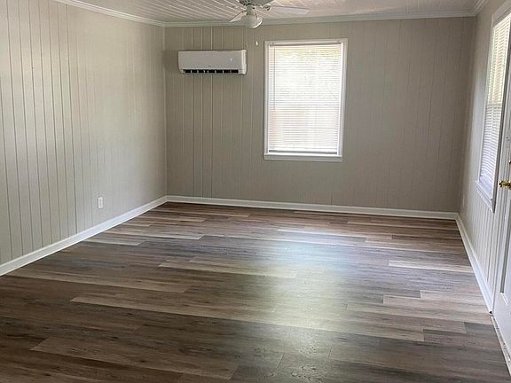 5th image of 312 W Nance Street