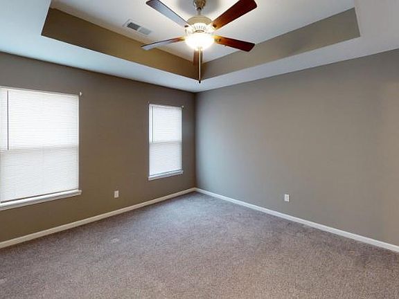 5th image of 220-222 SW Laurel Dr