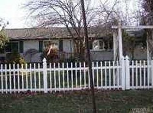 242 Woodlawn Ave, Saint James, NY 11780