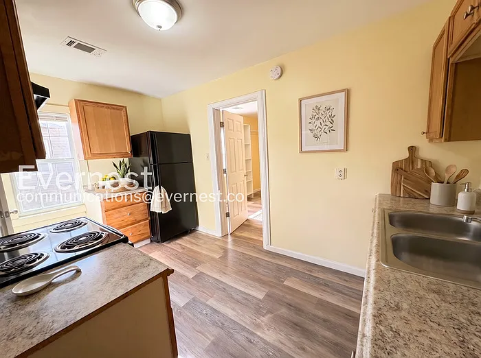 3 bed, 2.0 bath, 1045 sqft, $895 — Photo 3