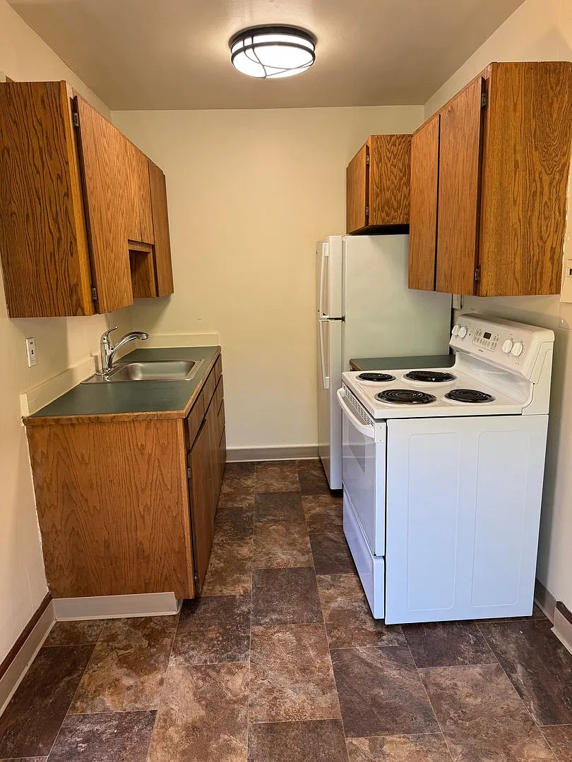 Parkway Apartments — Photo 3