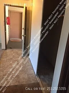 Move In Special- First Month Free Rent! Spacious One Bed Apartment $1,325/Mo. — Photo 2