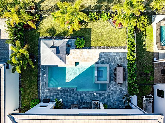 3rd image of 8325 Royal County Down Road