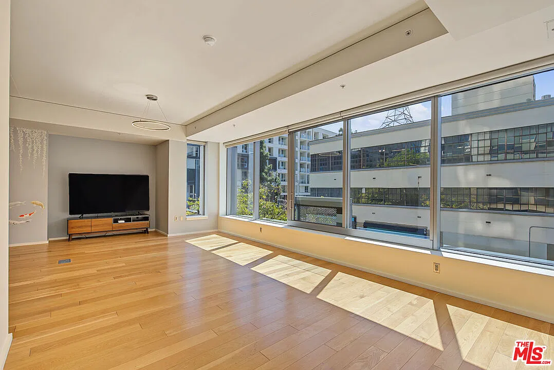 1 bed, 1.5 bath, 1090 sqft, $3,000 — Photo 4