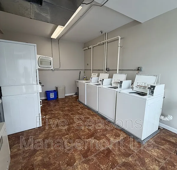 194 North St #10 — Photo 11