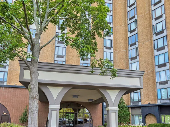 1 Renaissance Pl Unit 1100, Palatine, IL 60067