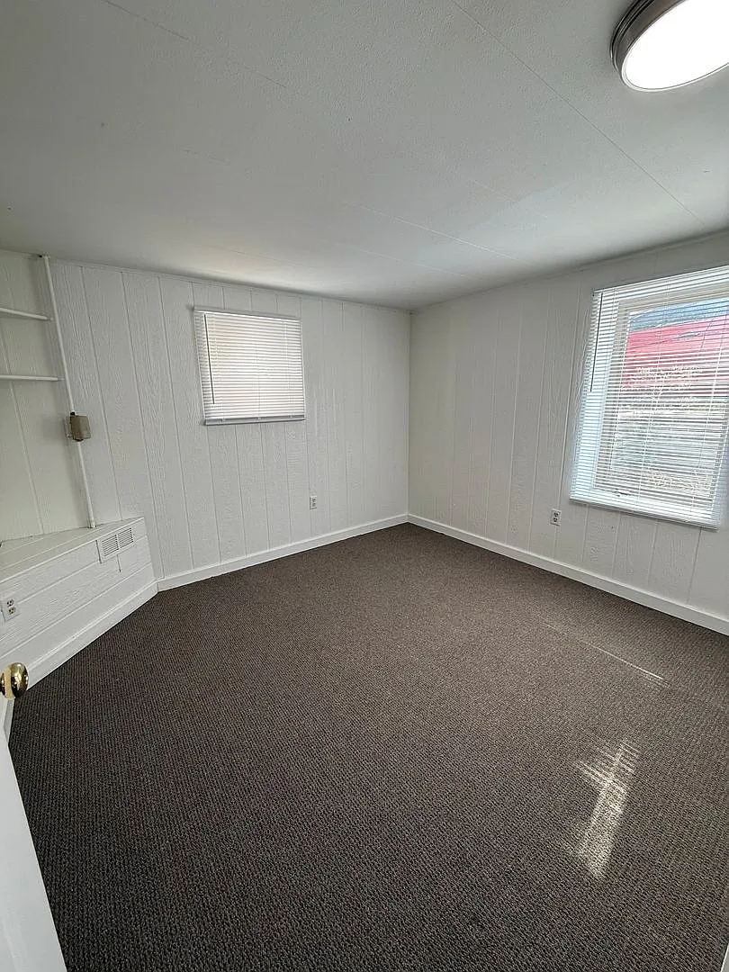 716 S 32nd St — Photo 3