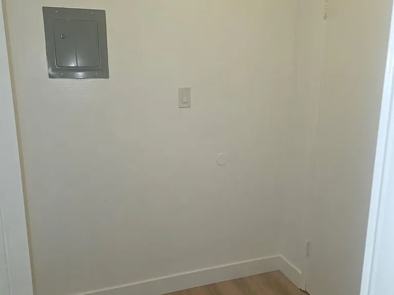 931 S Trident St #B — Photo 9