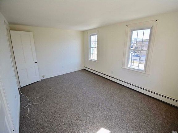 3rd image of 432 Lake Ave