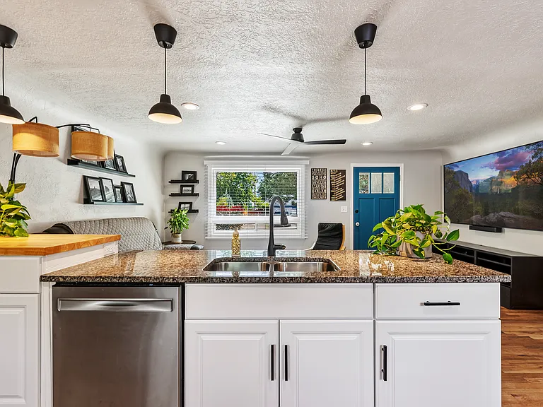 115 N Vinson St — Photo 12
