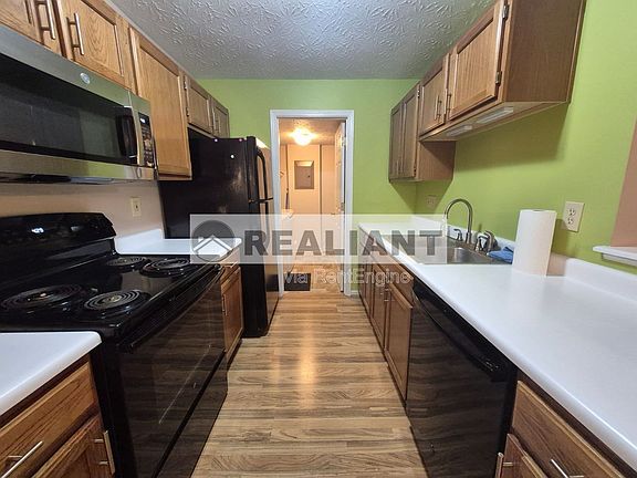 4th image of 412 Marian Ln APT 8
