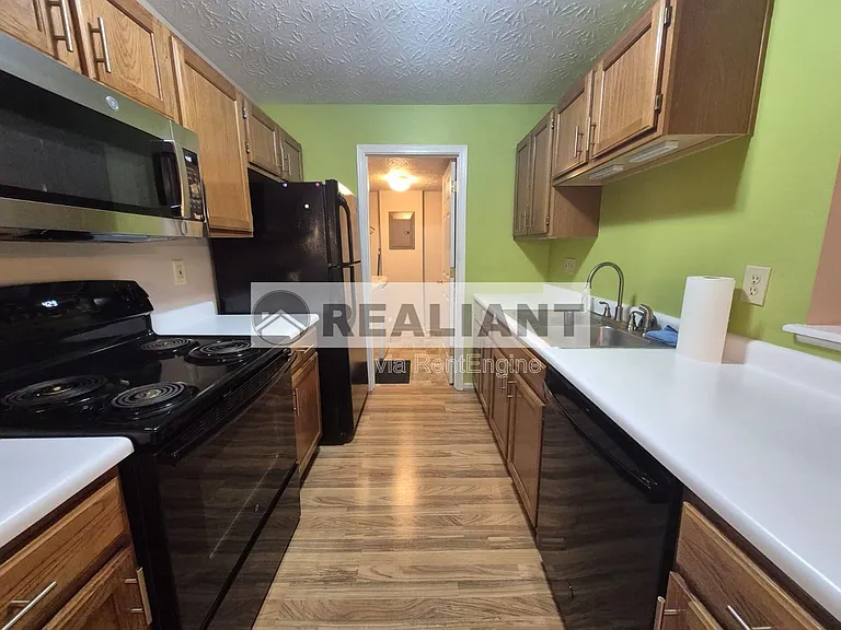 412 Marian Ln #8 — Photo 4