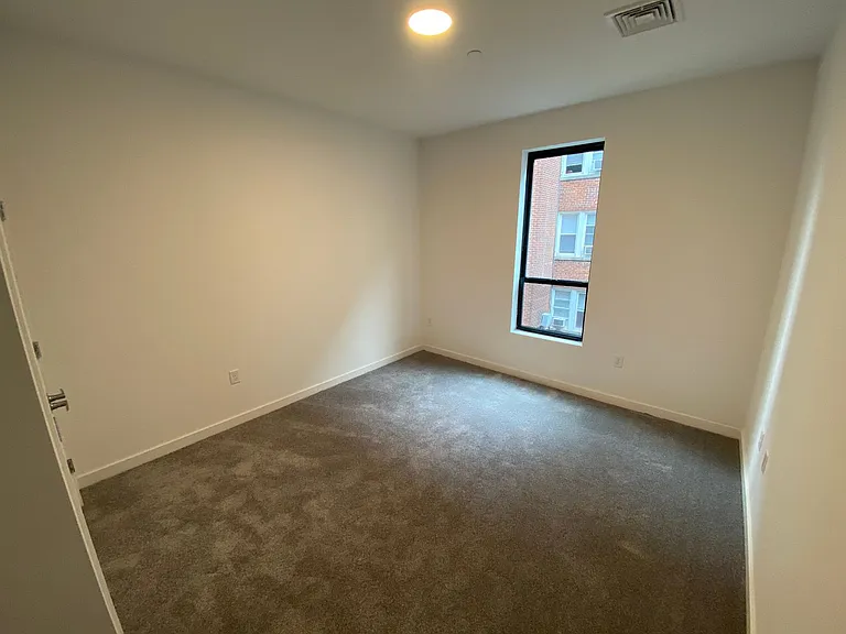 104 Howe St — Photo 115