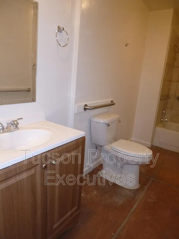 5 bed, 2.0 bath, 1850 sqft, $1,850 — Photo 4