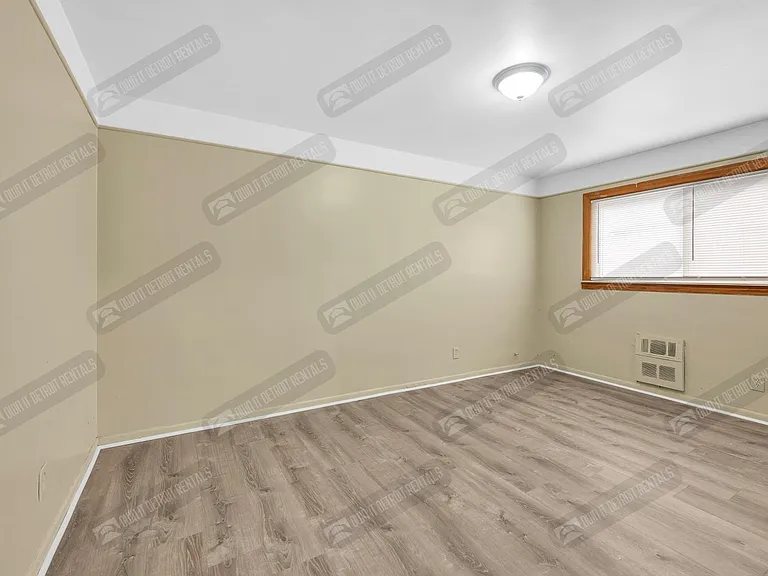 16705 Greenfield Rd #6 — Photo 6