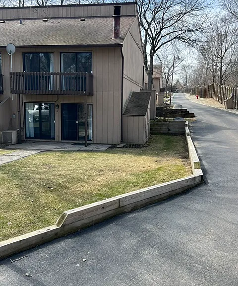 10 Saint Thomas Colony #1 — Photo 3