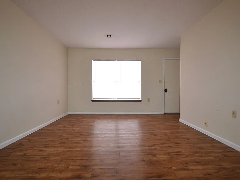 503 Broad St — Photo 3