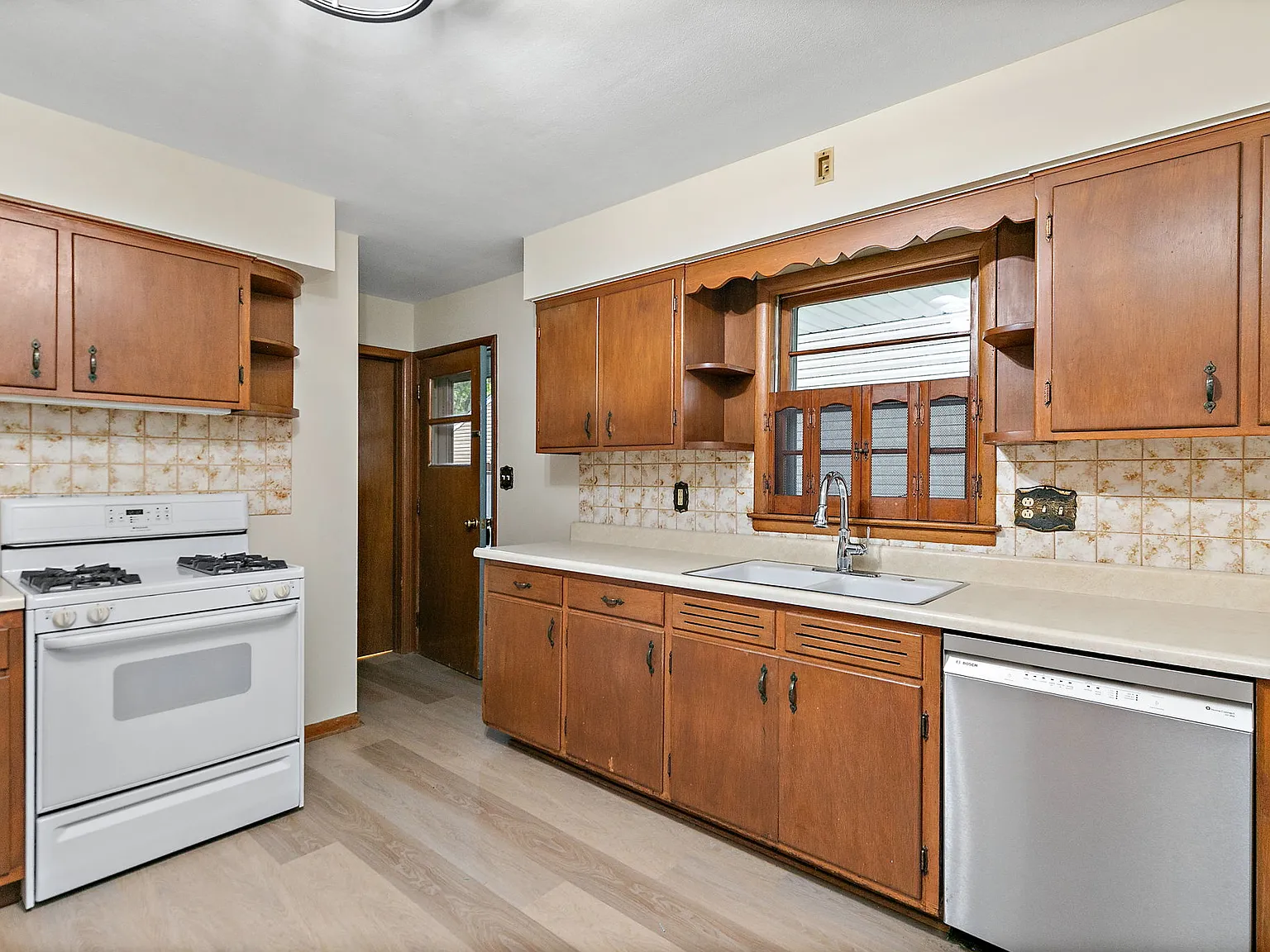 2107 Paradise Blvd. — Photo 3