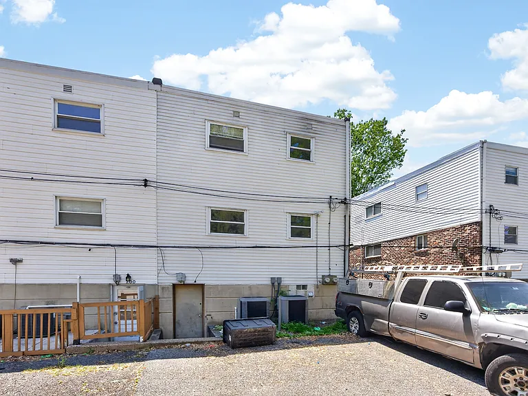 202 Green St #1 — Photo 18