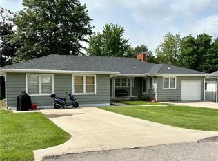 716 W 3rd St, Maryville, MO 64468