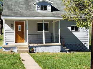 32 Walkertown Hill Rd, Daisytown, PA 15427