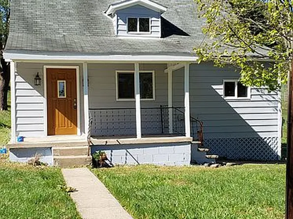 32 Walkertown Hill Rd, Daisytown, PA 15427