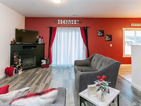 5th image of 1339 E June Dr