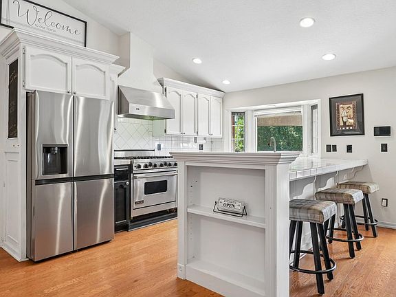 3rd image of 9762 Parktree Way