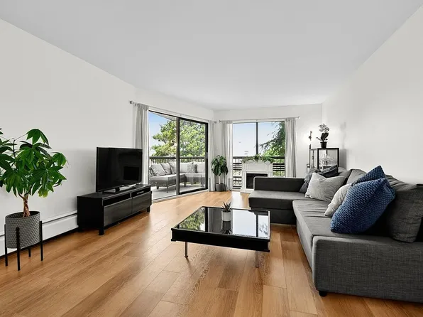 1844 W 7th Ave #330, Vancouver, BC V6J 1S8