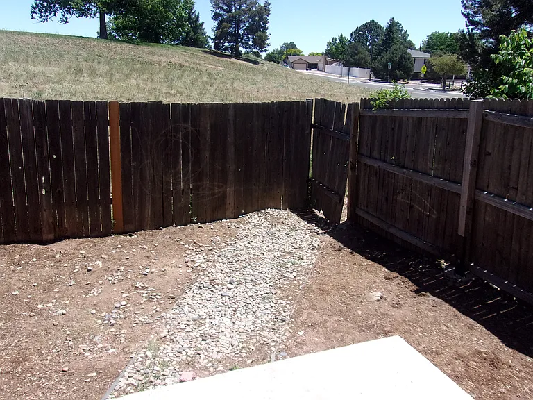 1138 Darby St — Photo 15