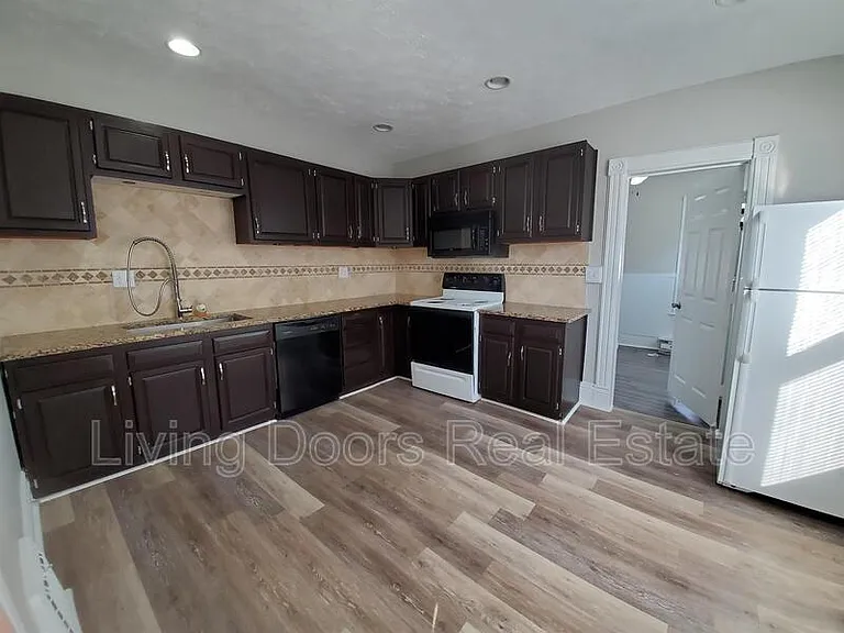 838 F St — Photo 17