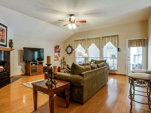 4th image of 837 Parker Dr