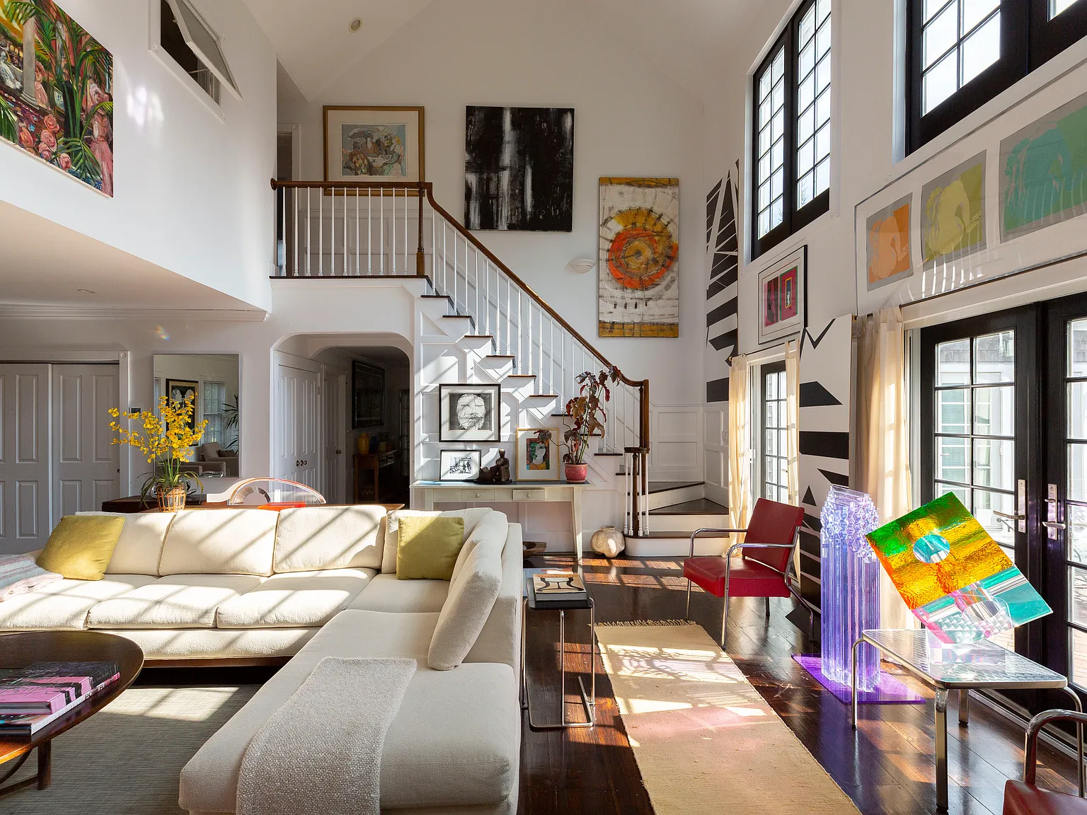 Cozy, Traditional and Artistic Bridgehampton Home — Photo 2