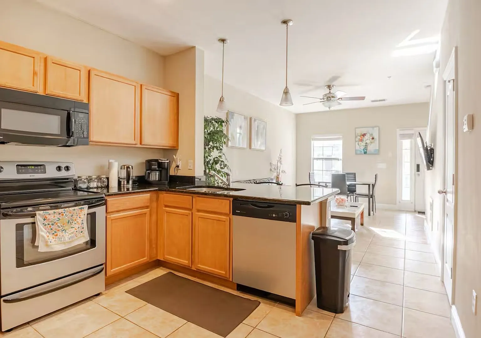 Fully Furnished 3-Bedroom/3-Bath Townhome — Photo 3