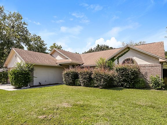 3rd image of 8618 Wyndhurst Dr