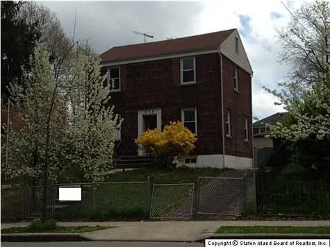 238 Vanderbilt Ave photo 1