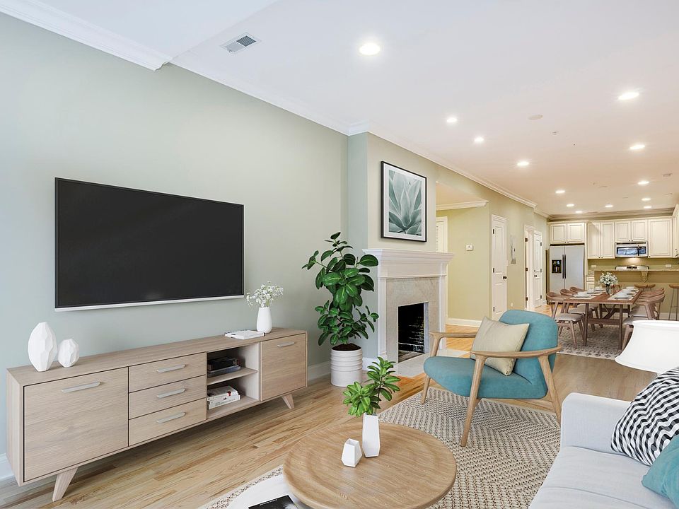1st image of 640 Hinman Ave APT 3J