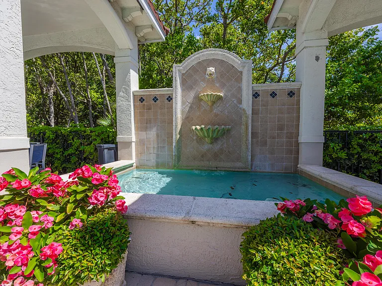 2412 Tuscany Way — Photo 16