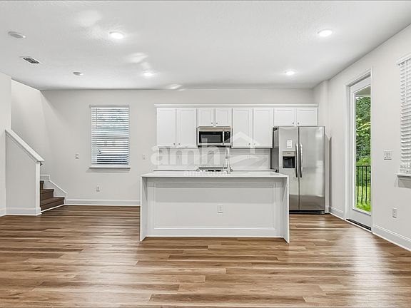 3rd image of 3016 Crawfords Cove Cir