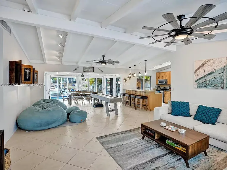 2525 Gulfstream Ln — Photo 17