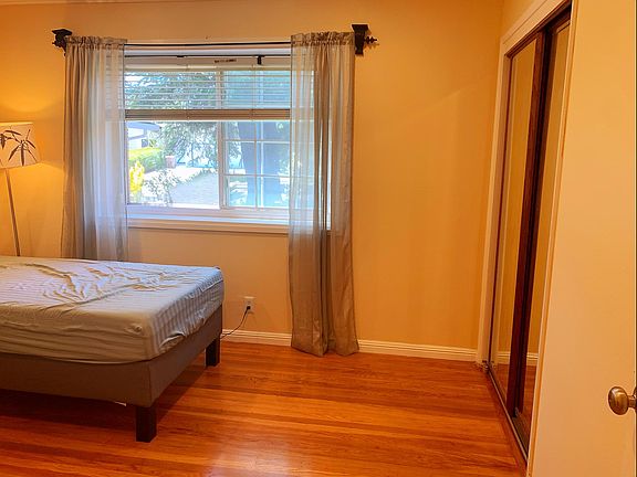 3rd image of 912 Rose Blossom Dr